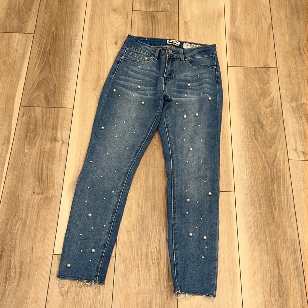 VGUC Indigo Rein Brand Juniors Size 7 Ankle Length Jeans with Pearls Distressed